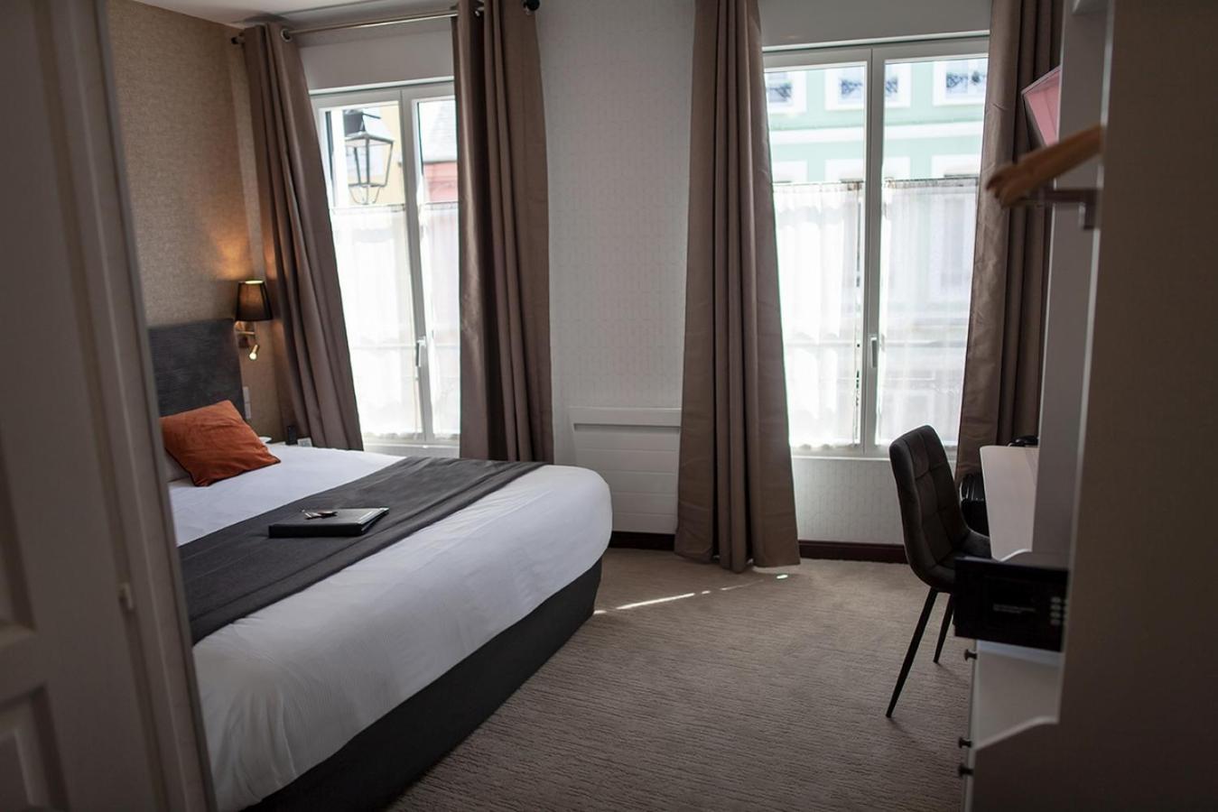 Logis Hotel & Restaurant - Les Hauts De Montreuil Montreuil  Eksteriør bilde