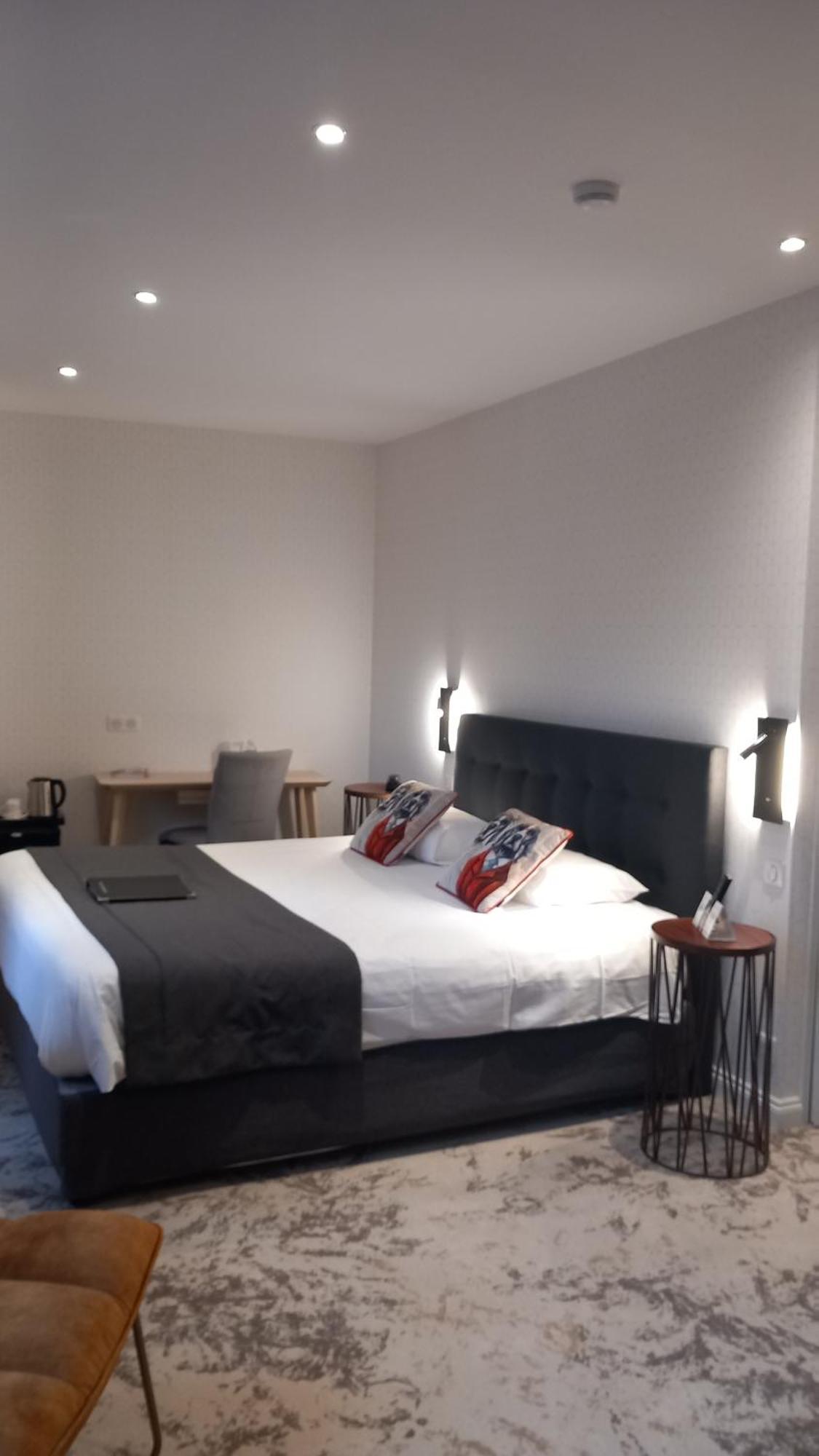 Logis Hotel & Restaurant - Les Hauts De Montreuil Montreuil  Eksteriør bilde
