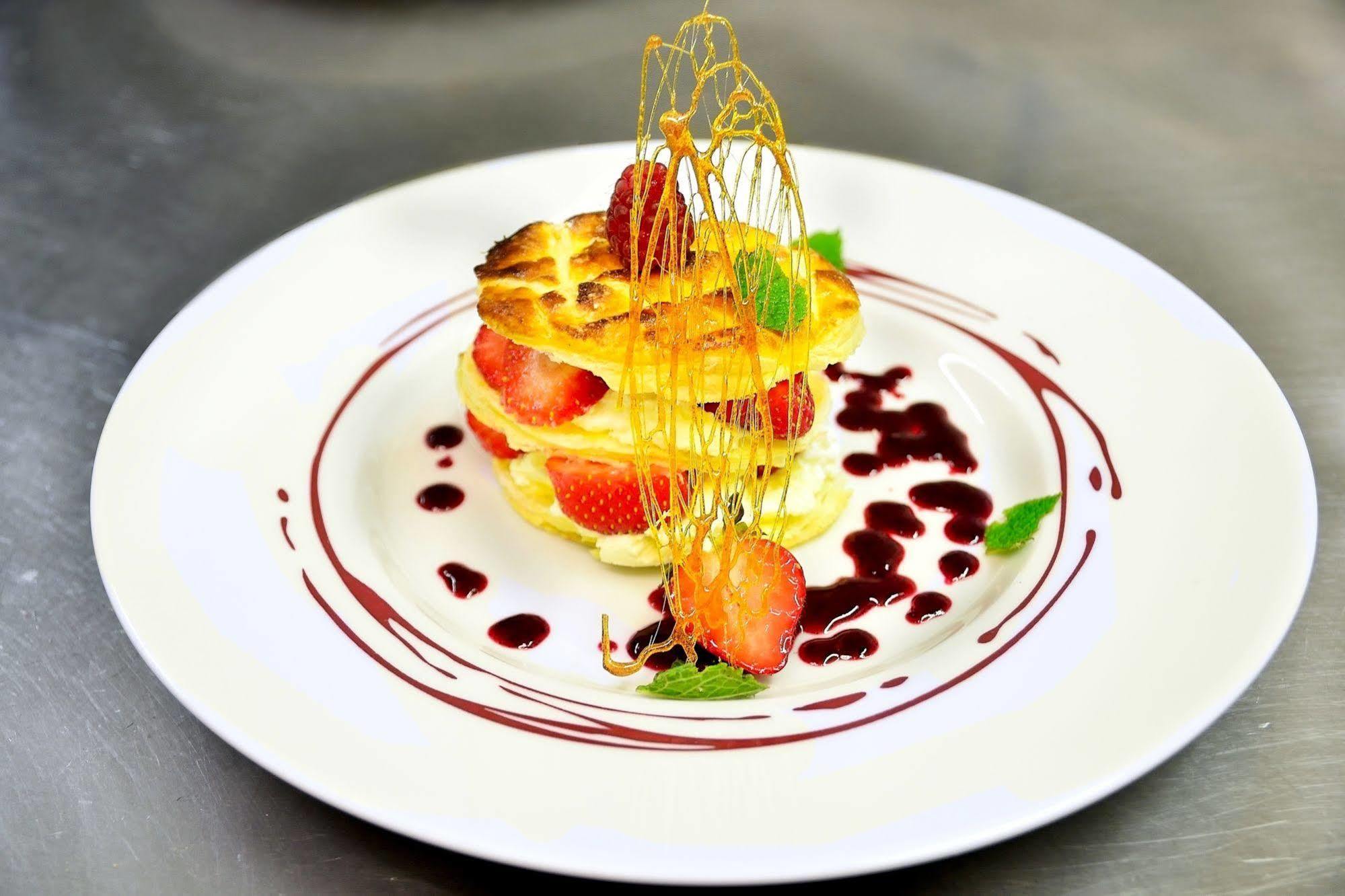 Logis Hotel & Restaurant - Les Hauts De Montreuil Montreuil  Eksteriør bilde