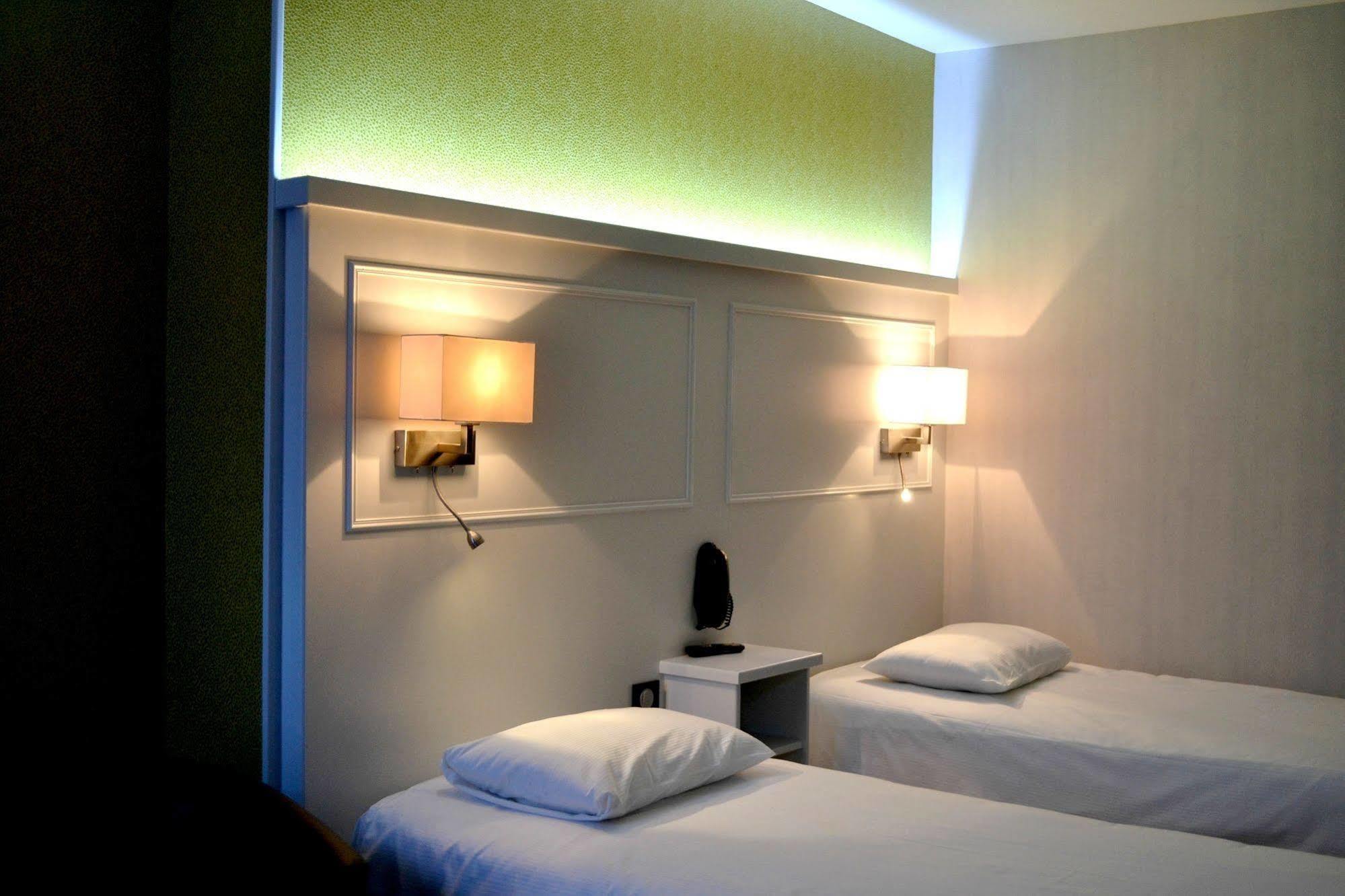 Logis Hotel & Restaurant - Les Hauts De Montreuil Montreuil  Eksteriør bilde