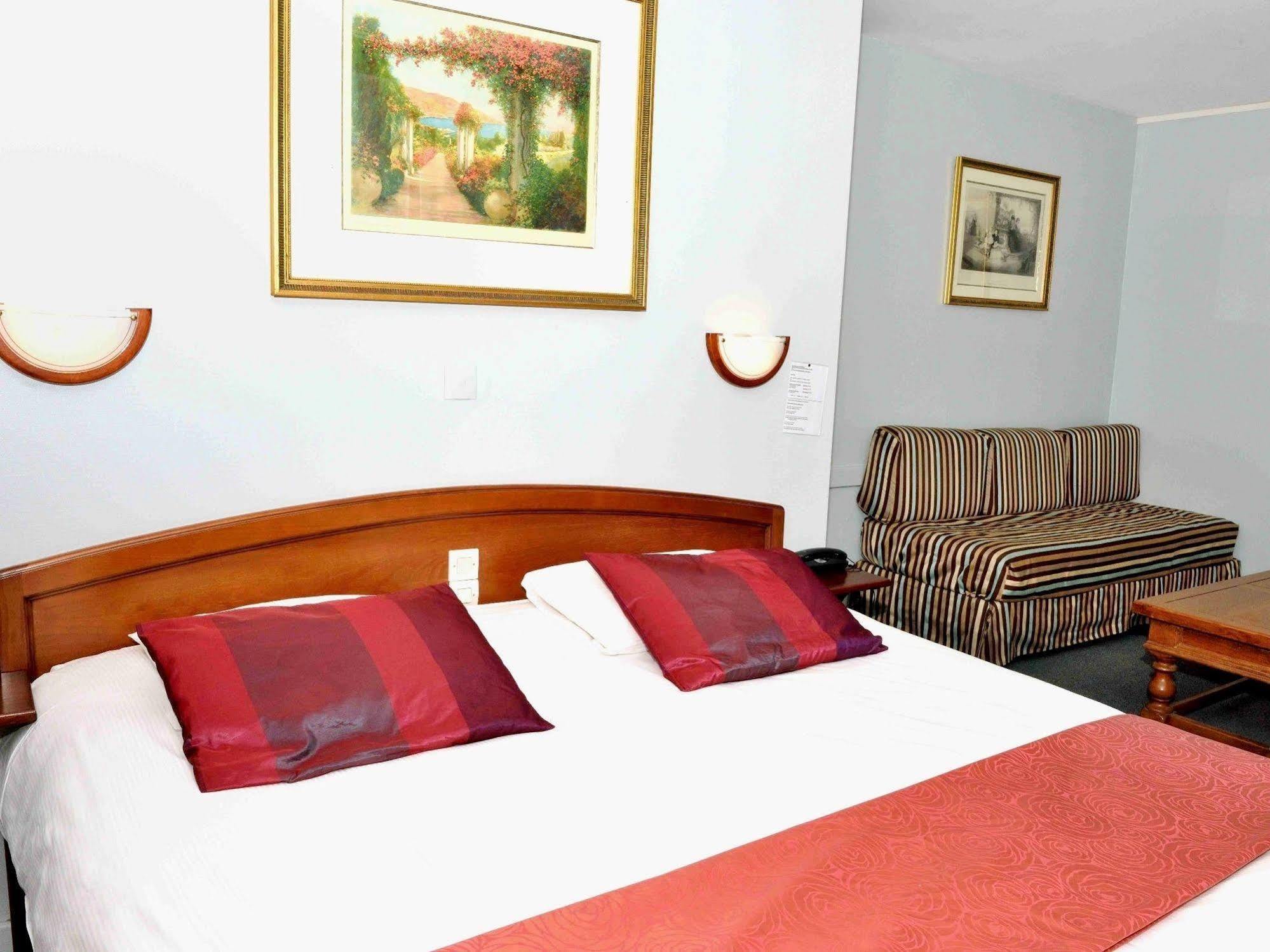 Logis Hotel & Restaurant - Les Hauts De Montreuil Montreuil  Eksteriør bilde